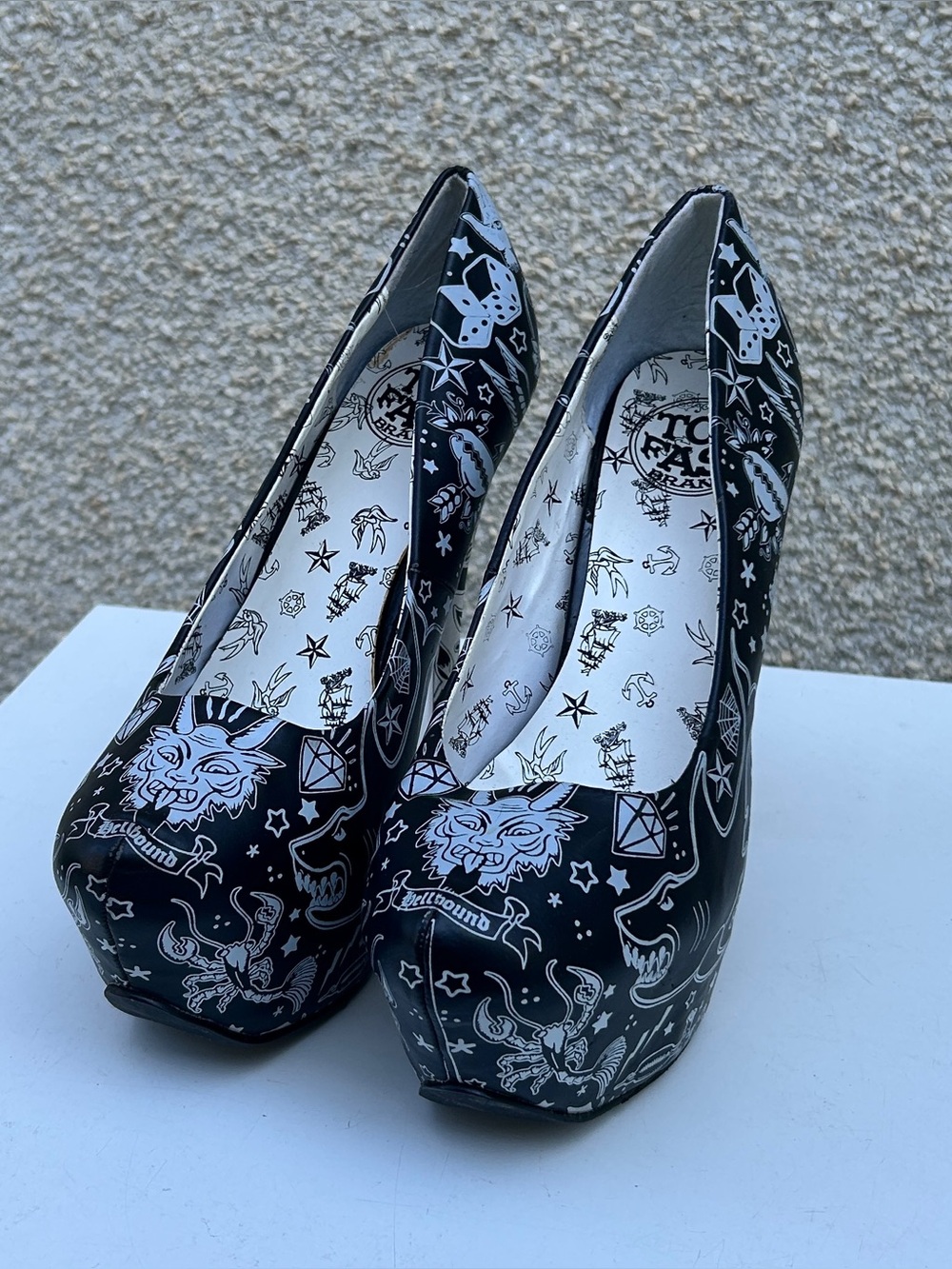 Tat Mega Heels Graphic Print Platform Pumps